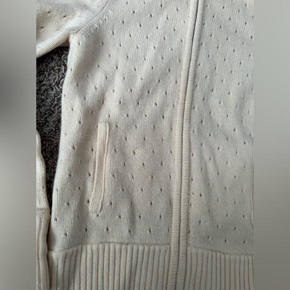 Vintage Y2K Banana Republic 100% lambswool sweater faux fur hood cream sz S - Picture 7 of 9